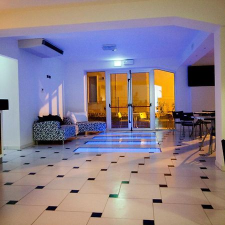 Hotel Leonardo Чезенатіко Екстер'єр фото