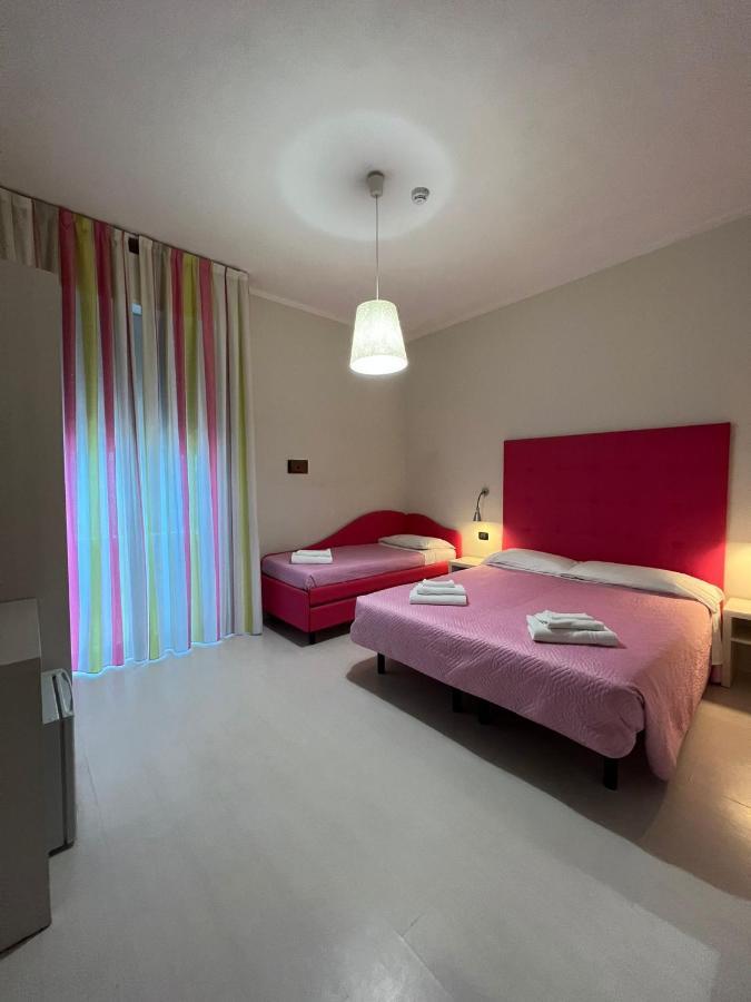 Hotel Leonardo Чезенатіко Екстер'єр фото