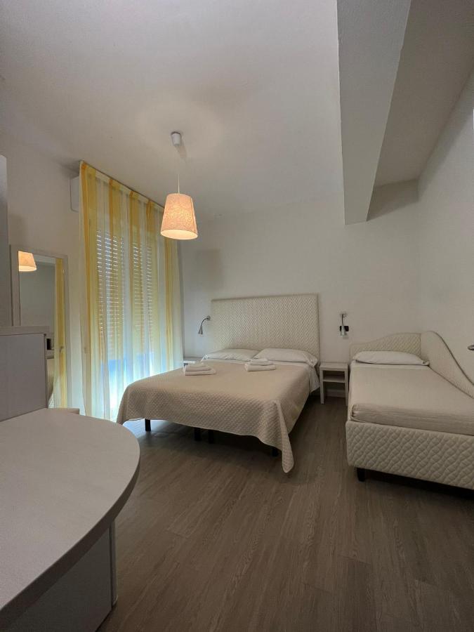 Hotel Leonardo Чезенатіко Екстер'єр фото