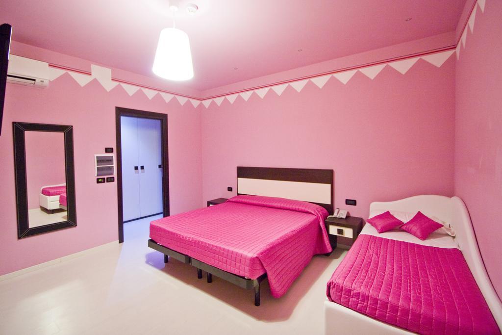 Hotel Leonardo Чезенатіко Номер фото