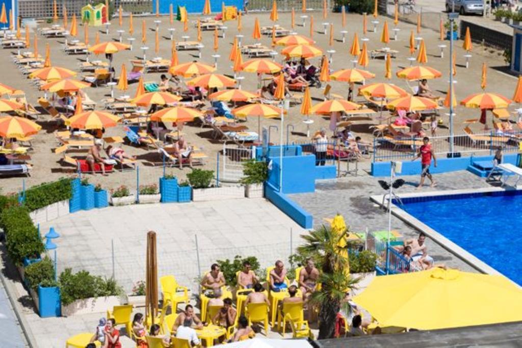 Hotel Leonardo Чезенатіко Екстер'єр фото