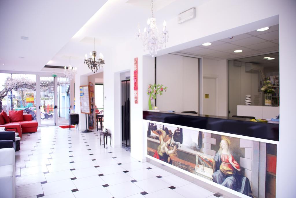 Hotel Leonardo Чезенатіко Екстер'єр фото