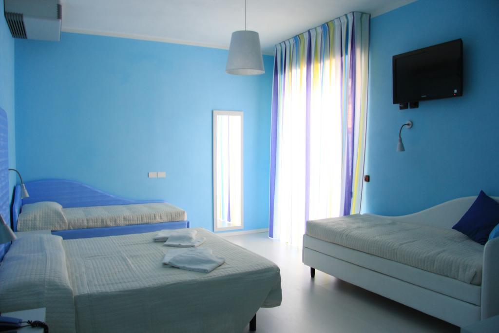 Hotel Leonardo Чезенатіко Екстер'єр фото
