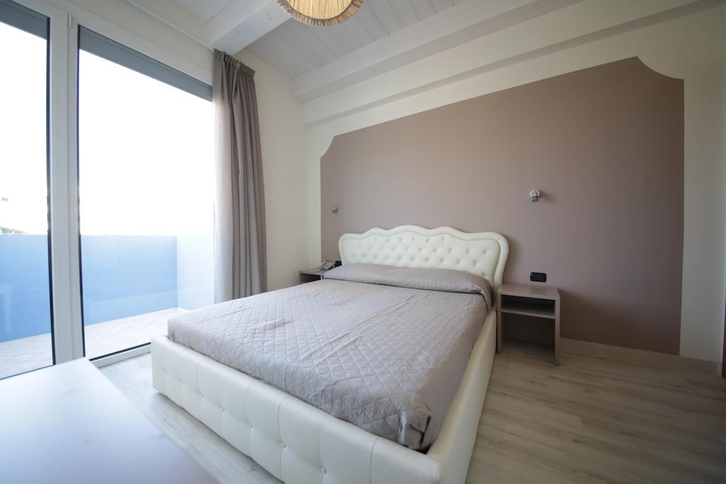 Hotel Leonardo Чезенатіко Екстер'єр фото