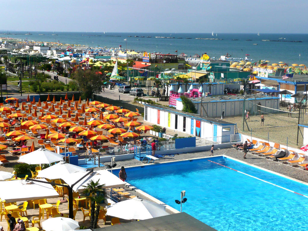 Hotel Leonardo Чезенатіко Екстер'єр фото