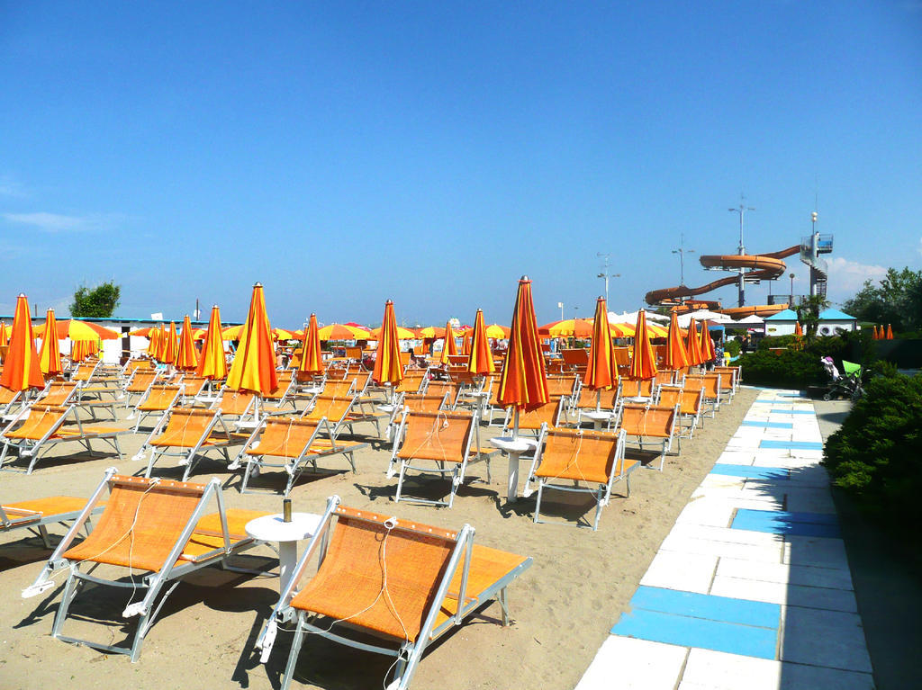 Hotel Leonardo Чезенатіко Екстер'єр фото