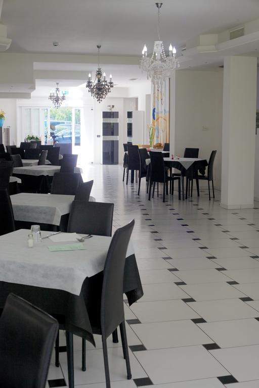 Hotel Leonardo Чезенатіко Екстер'єр фото