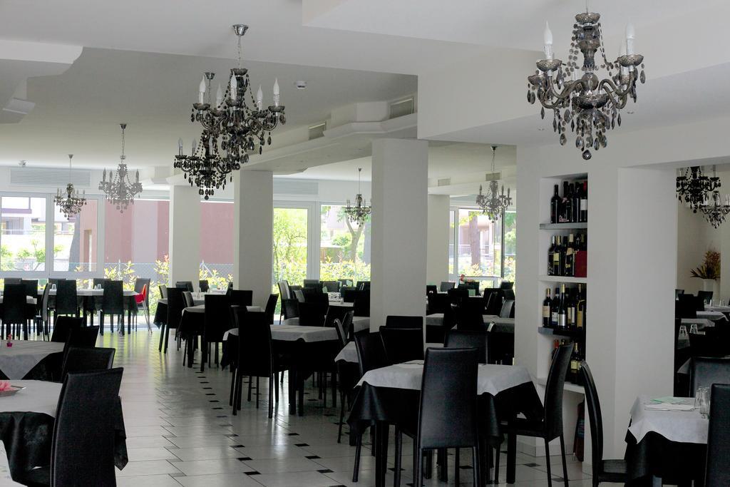 Hotel Leonardo Чезенатіко Екстер'єр фото