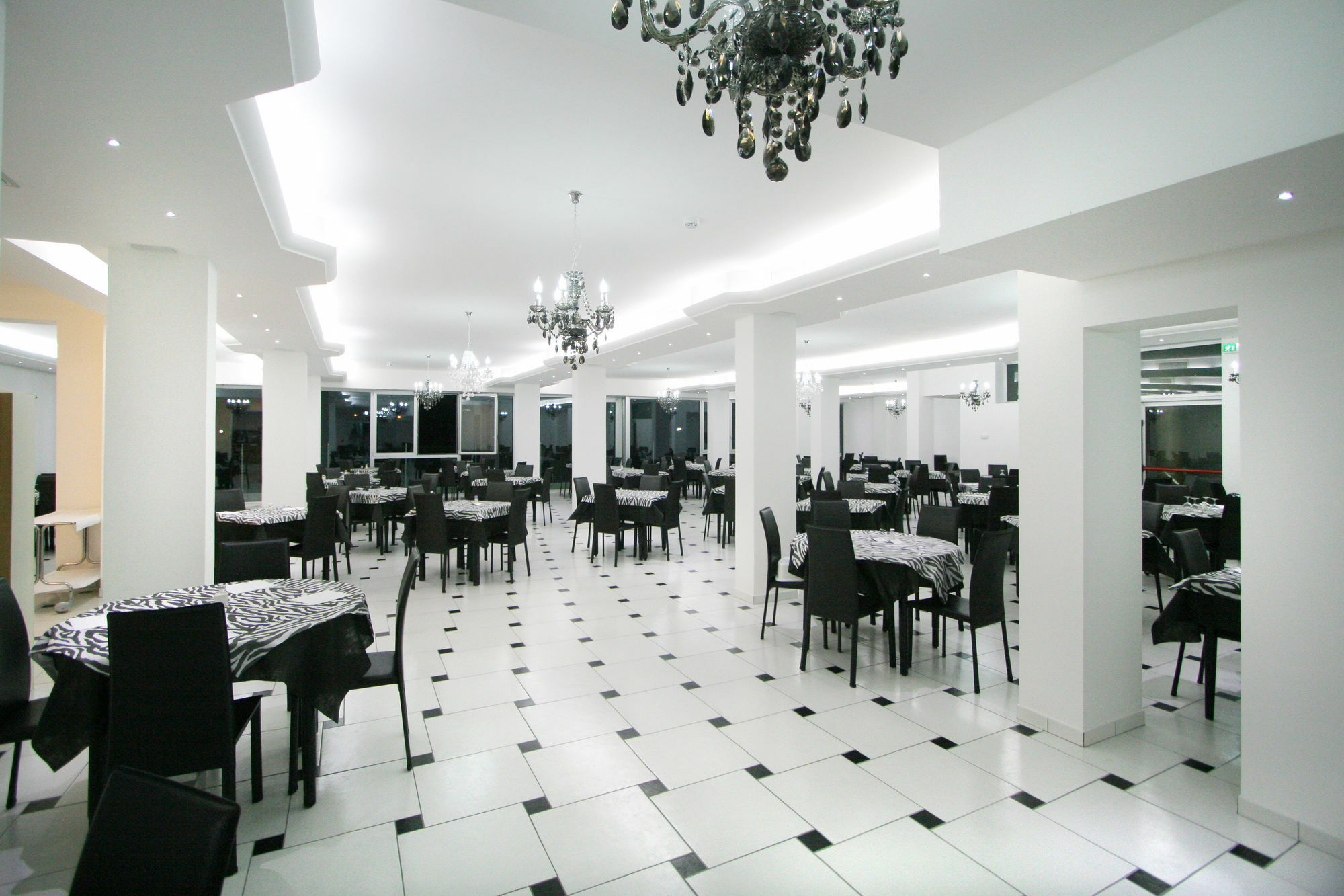 Hotel Leonardo Чезенатіко Екстер'єр фото